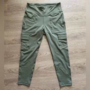 Old Navy Sage Green High-Waisted Elevate Cargo 7/8-Length Compression Leggings